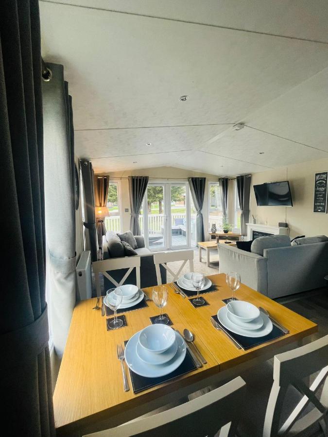 Buttermere Lodge With Hot Tub Barmby on the Moor Exterior foto